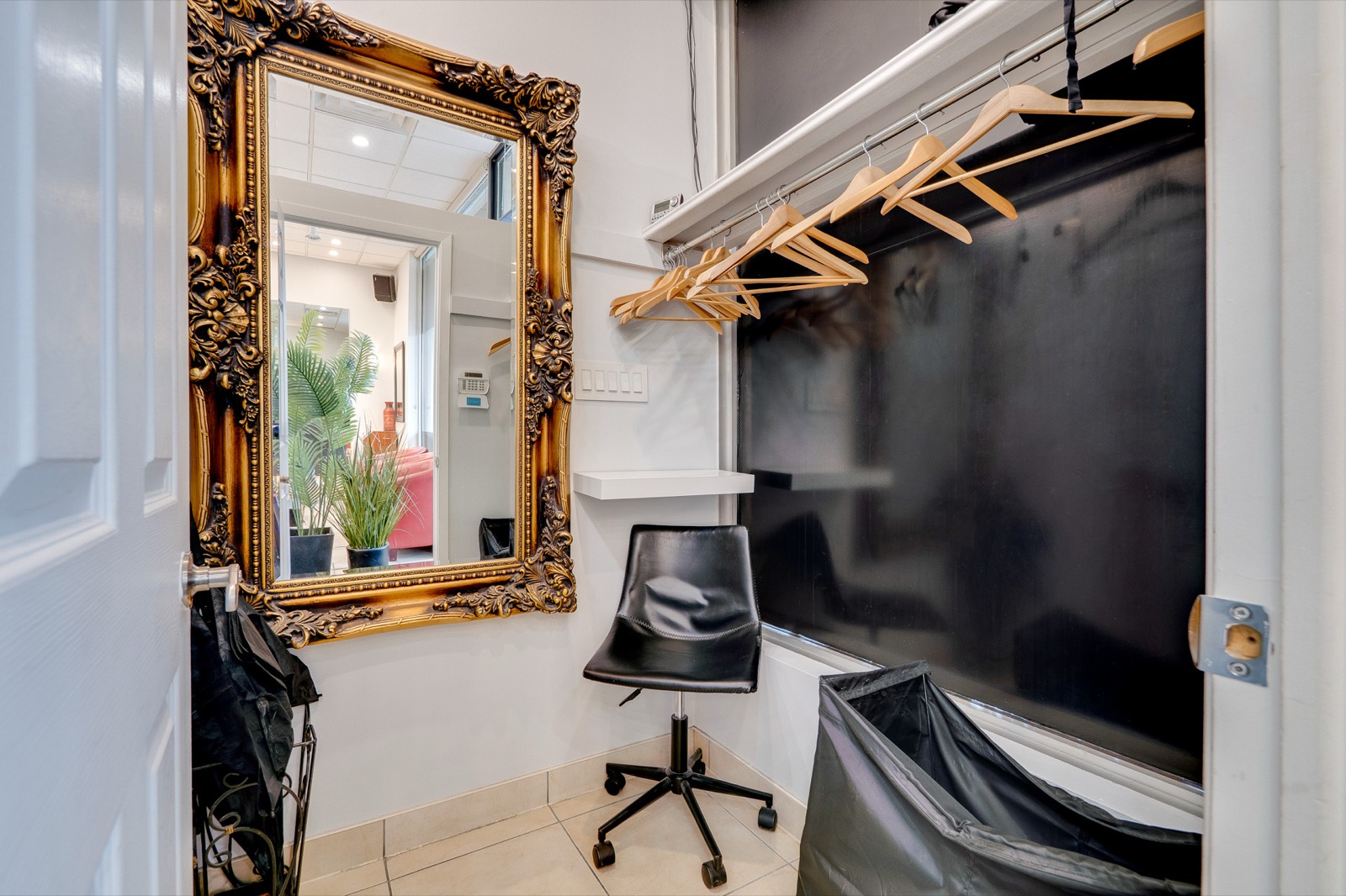 Siamak Hair Design salon interior