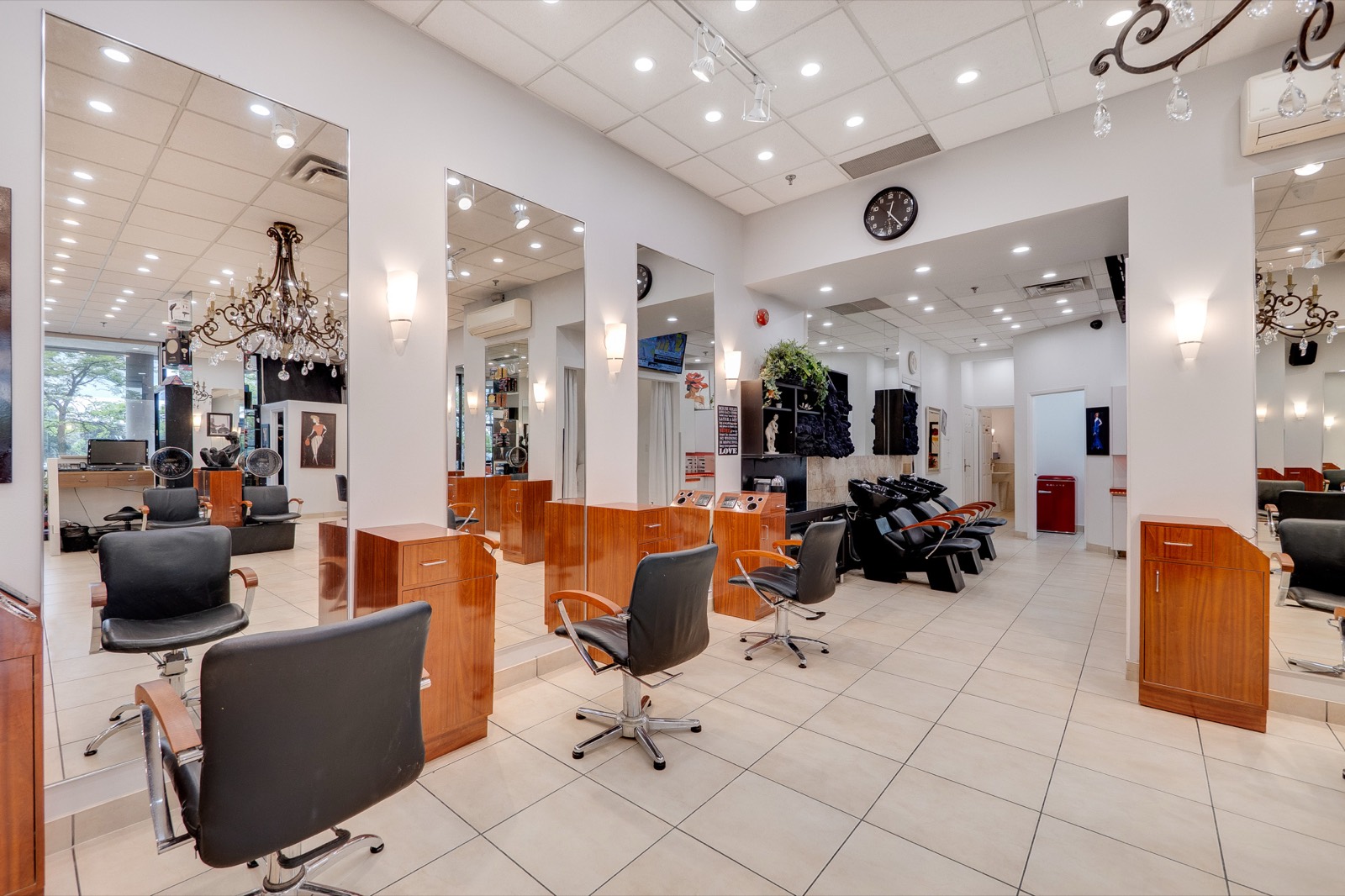 Siamak Hair Design salon interior