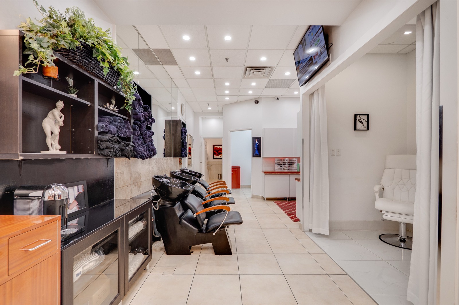 Siamak Hair Design salon interior