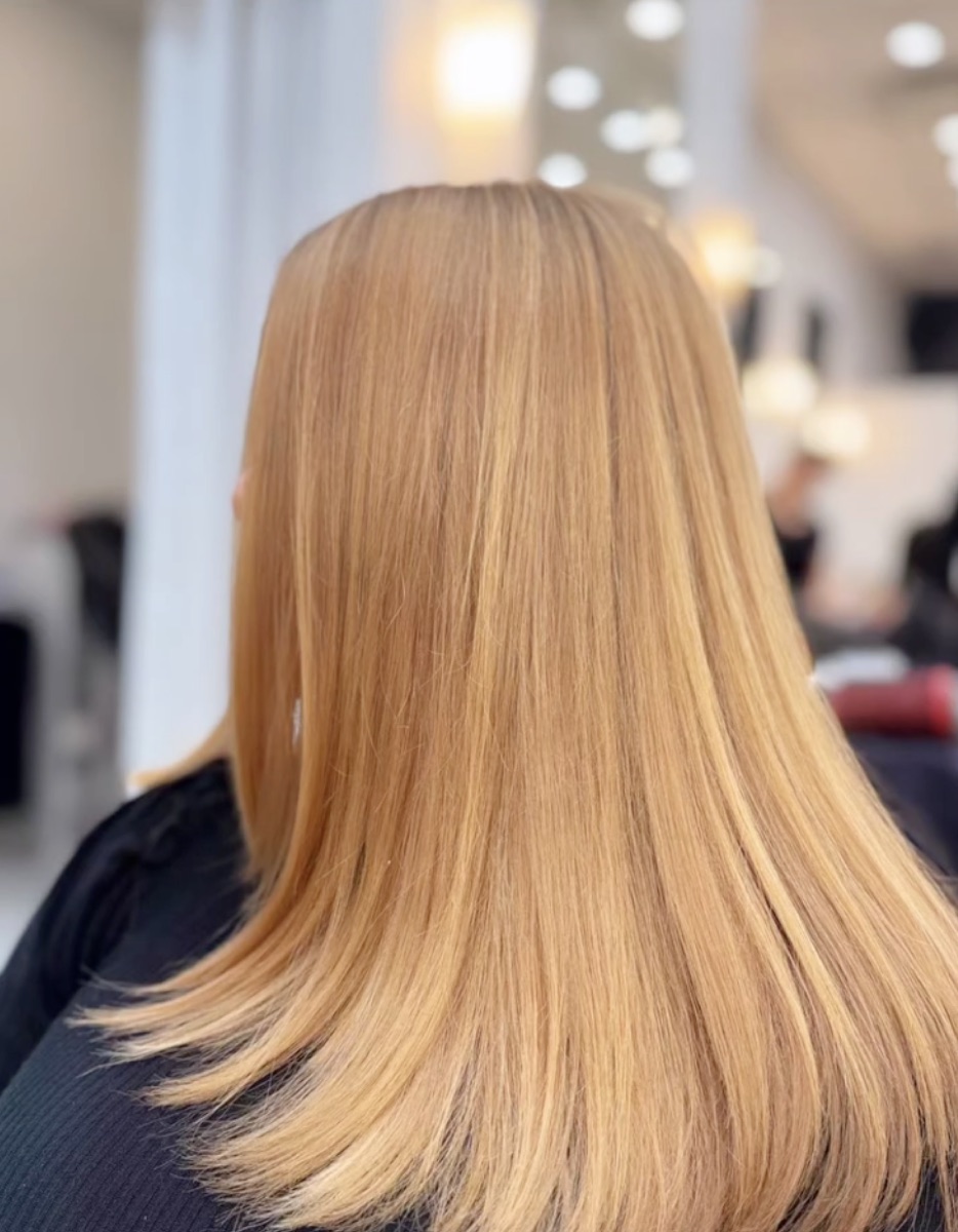 Smooth warm blonde color service